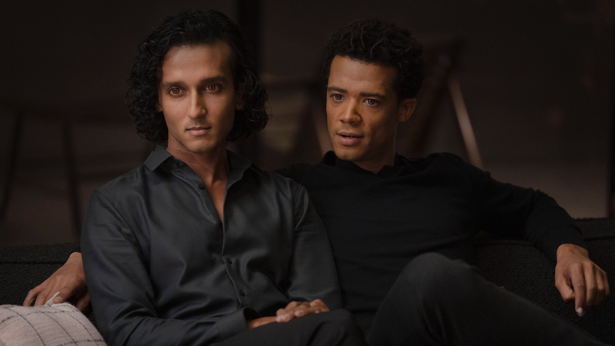 Louis (Jacob Anderson) and Armand (Assad Zaman) get cozy. 