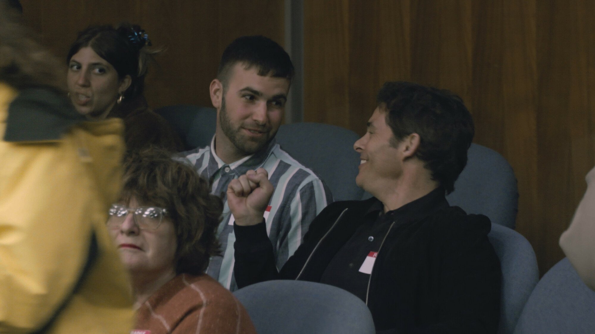 Ronald Gladden sits in the jury box talking to James Marsden.