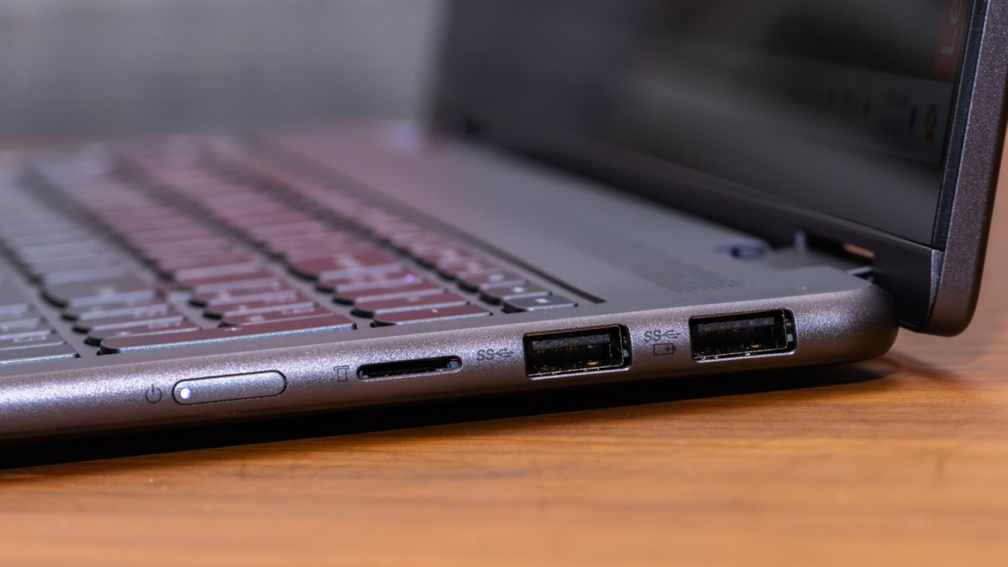 Lenovo Yoga 7i 2 in 1 laptop ports