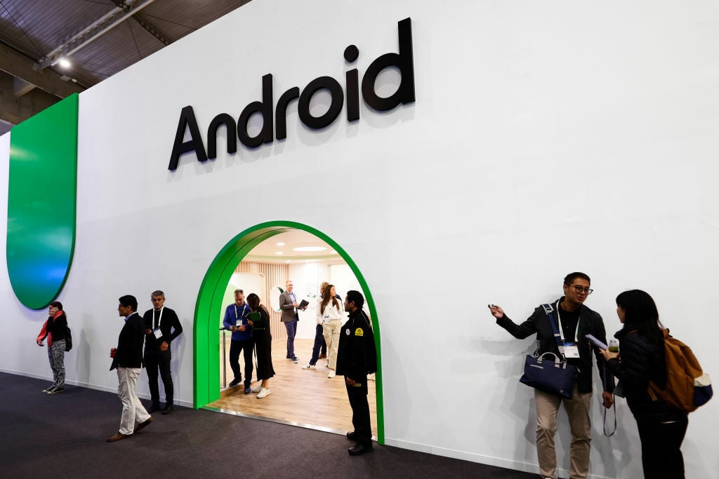 Android logo on wall