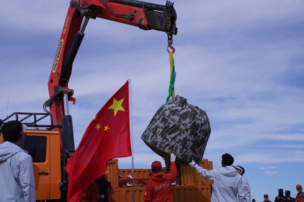 China retrieving its Chang'e-6 capsule