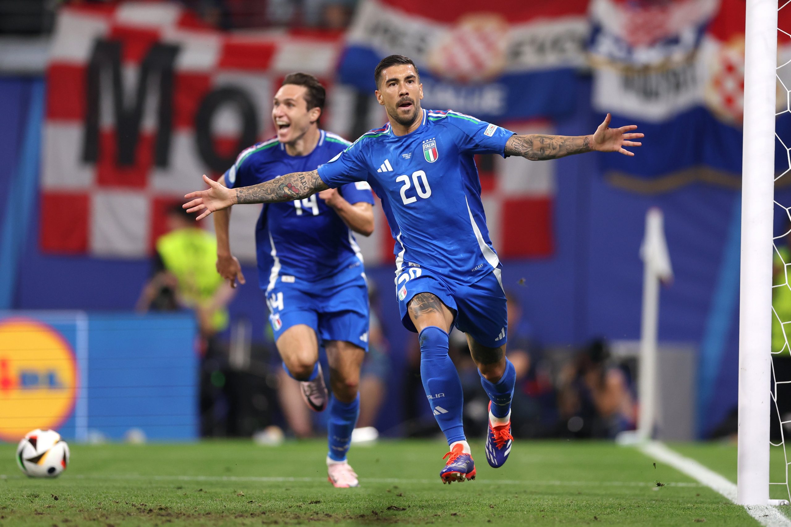 Mattia Zaccagni of Italy celebrates