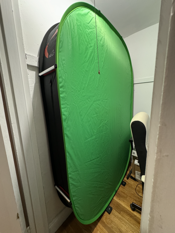 SUB2r Green Screen