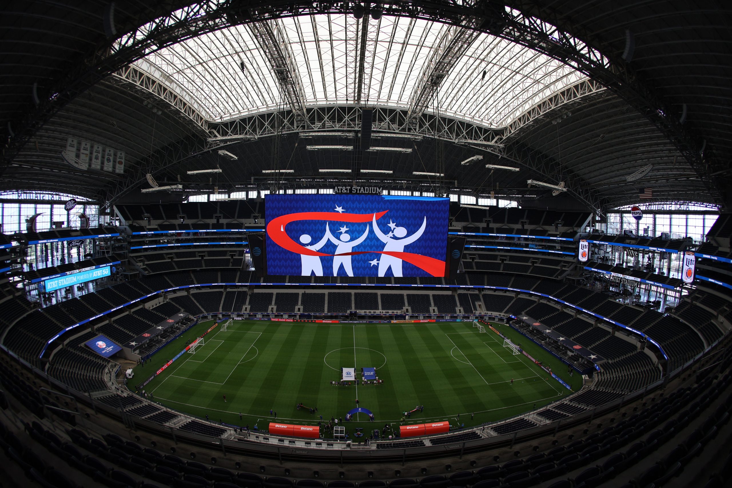 General view inside the AT&T Stadium