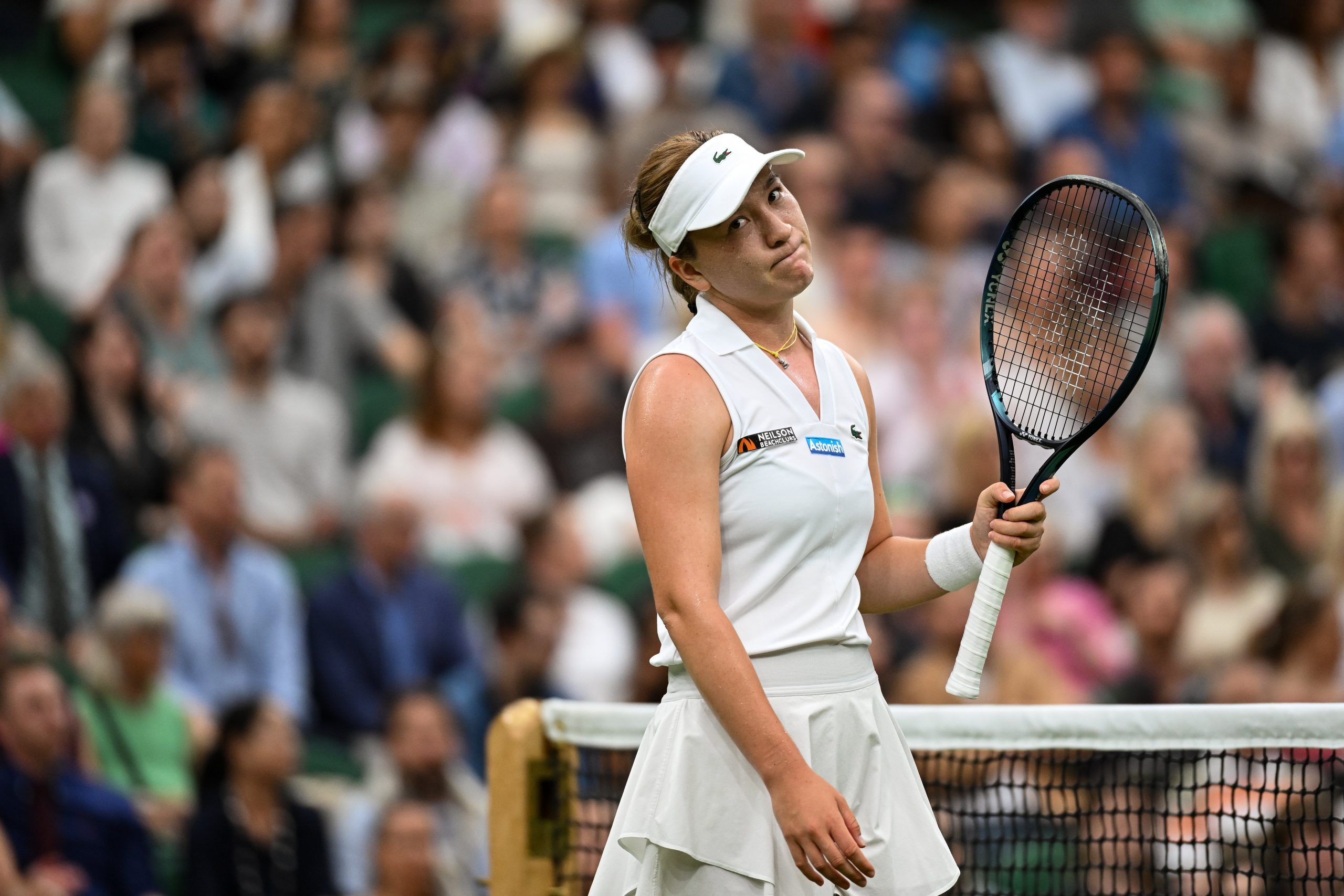 Lulu Sun smirks at Wimbledon