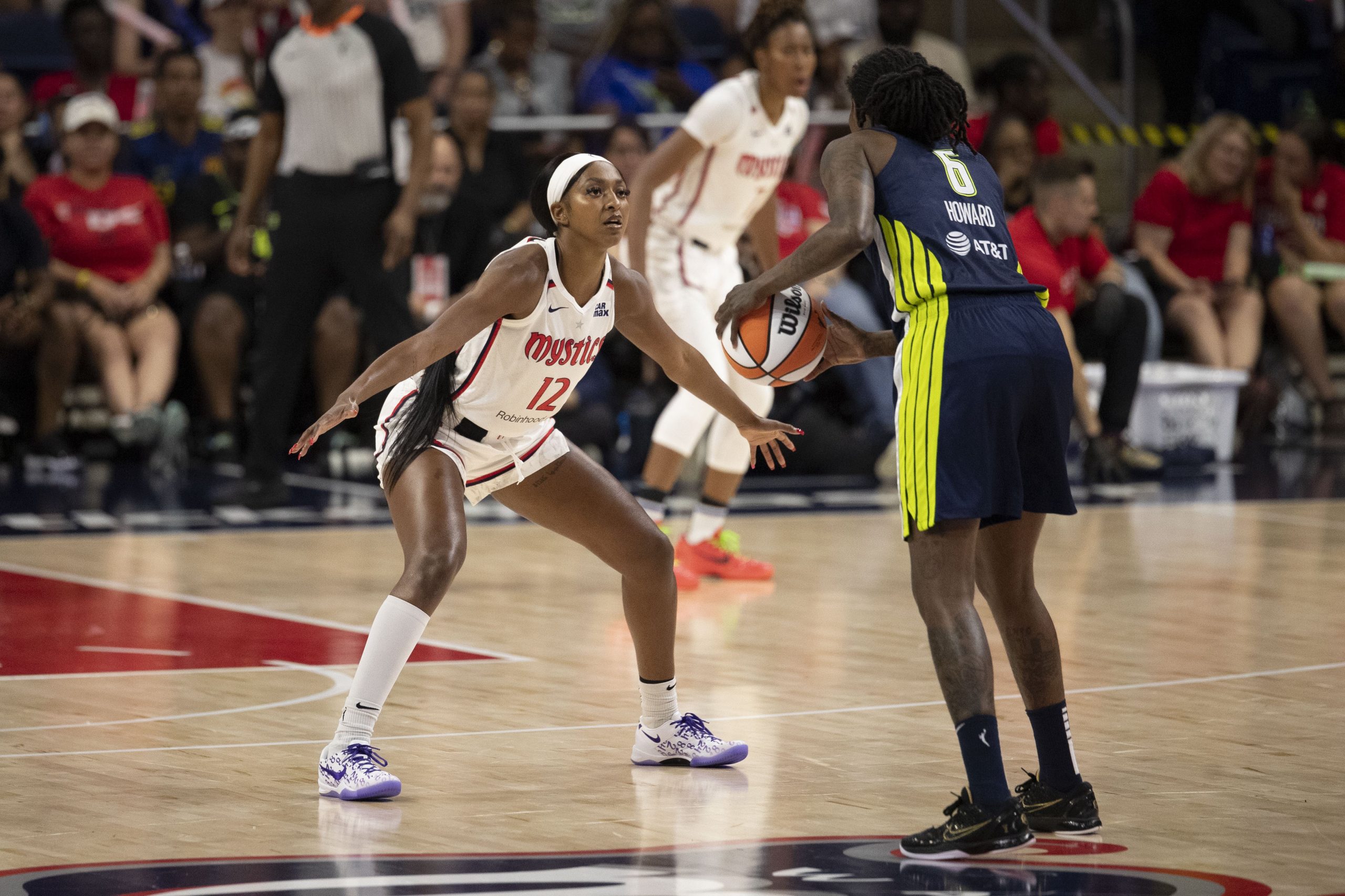 Washington Mystics guard DiDi Richards (12) plays defense 