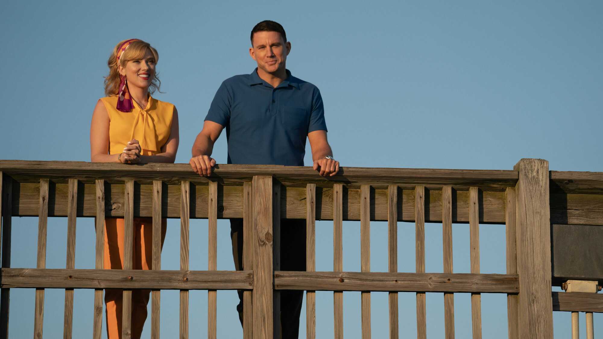 Kelly Jones (Scarlett Johansson) and Cole Davis (Channing Tatum) in "Fly Me to the Moon."