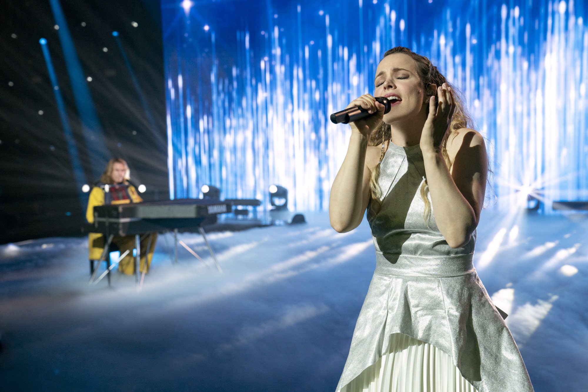 Rachel McAdams sings onstage. 