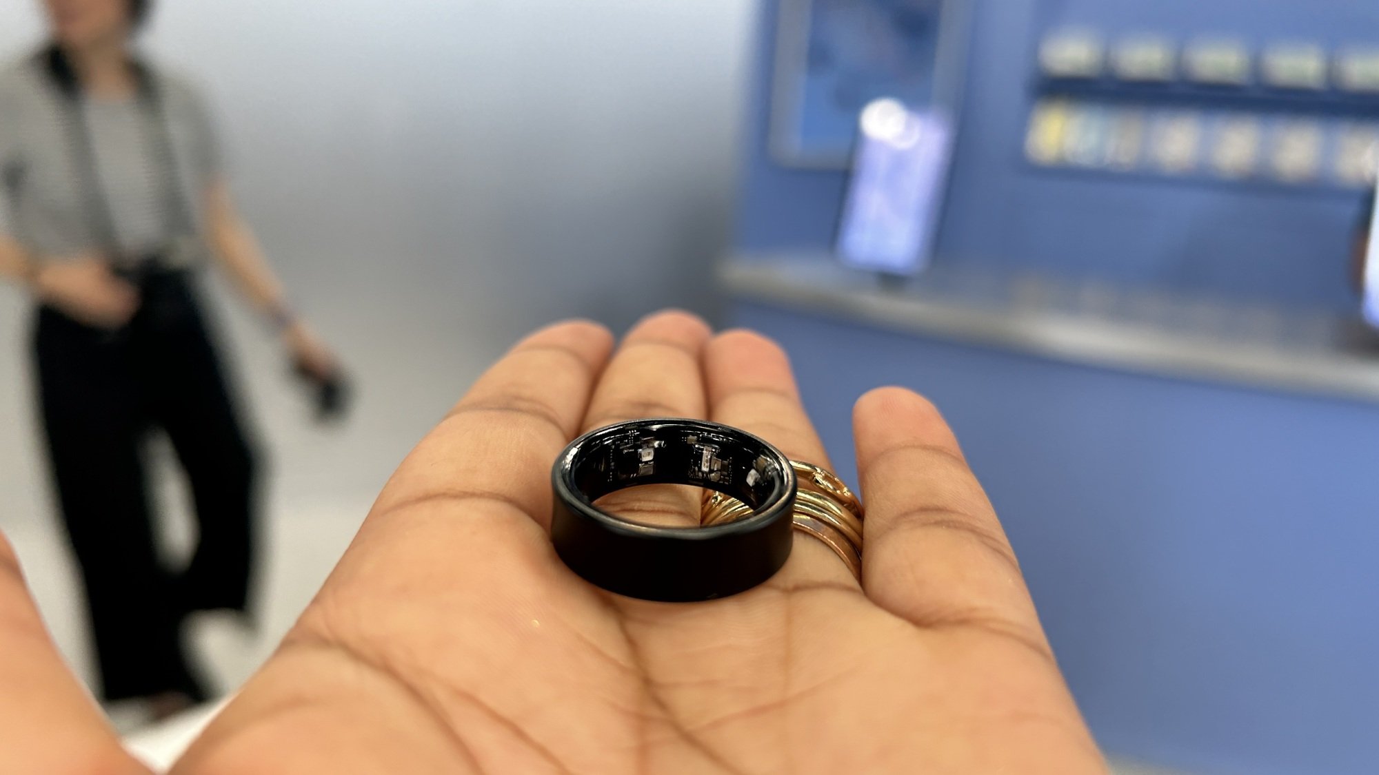 Samsung Galaxy Ring in Titanium Black on someone's hand