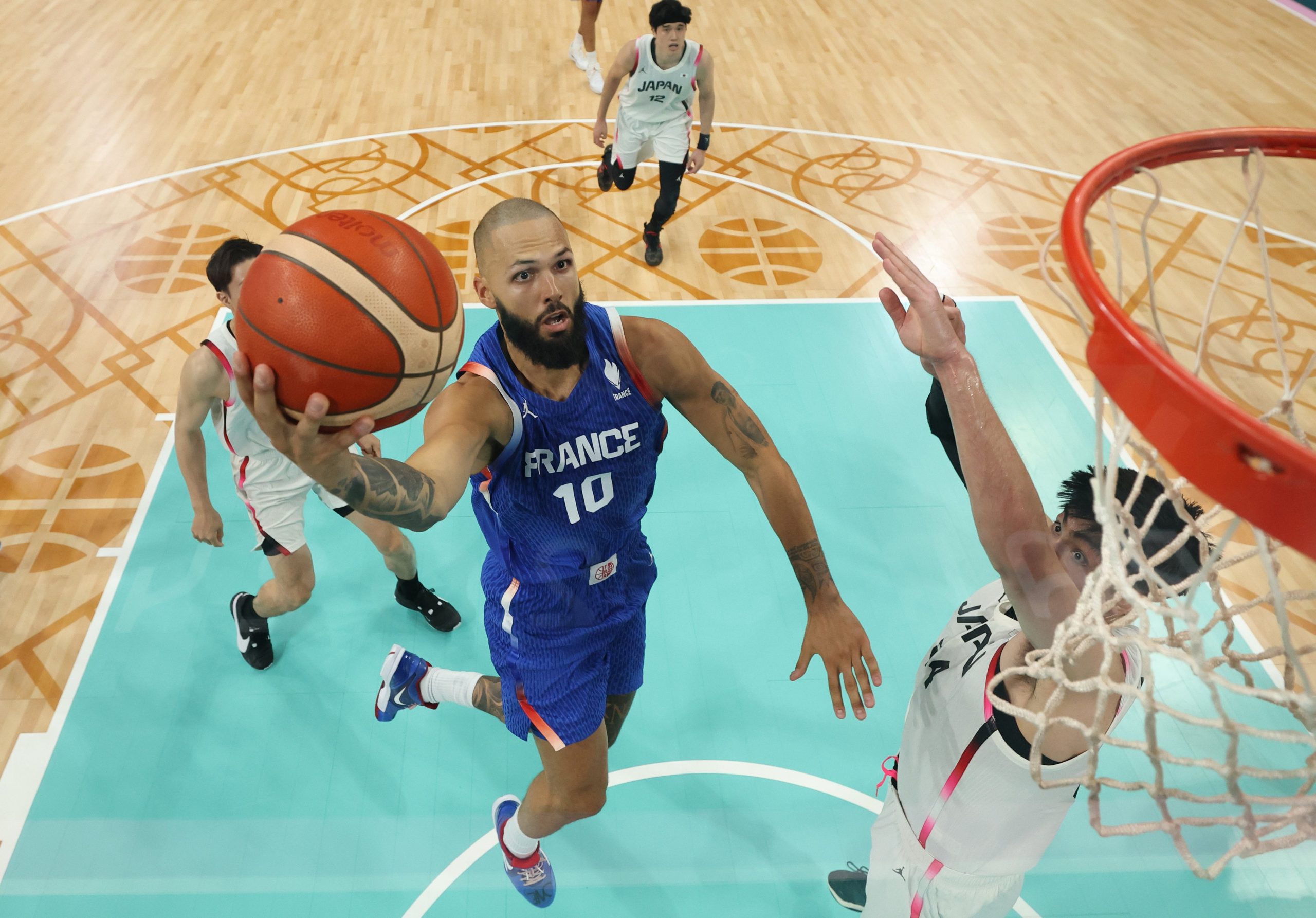 Evan Fournier of Team France goes up for a basket 