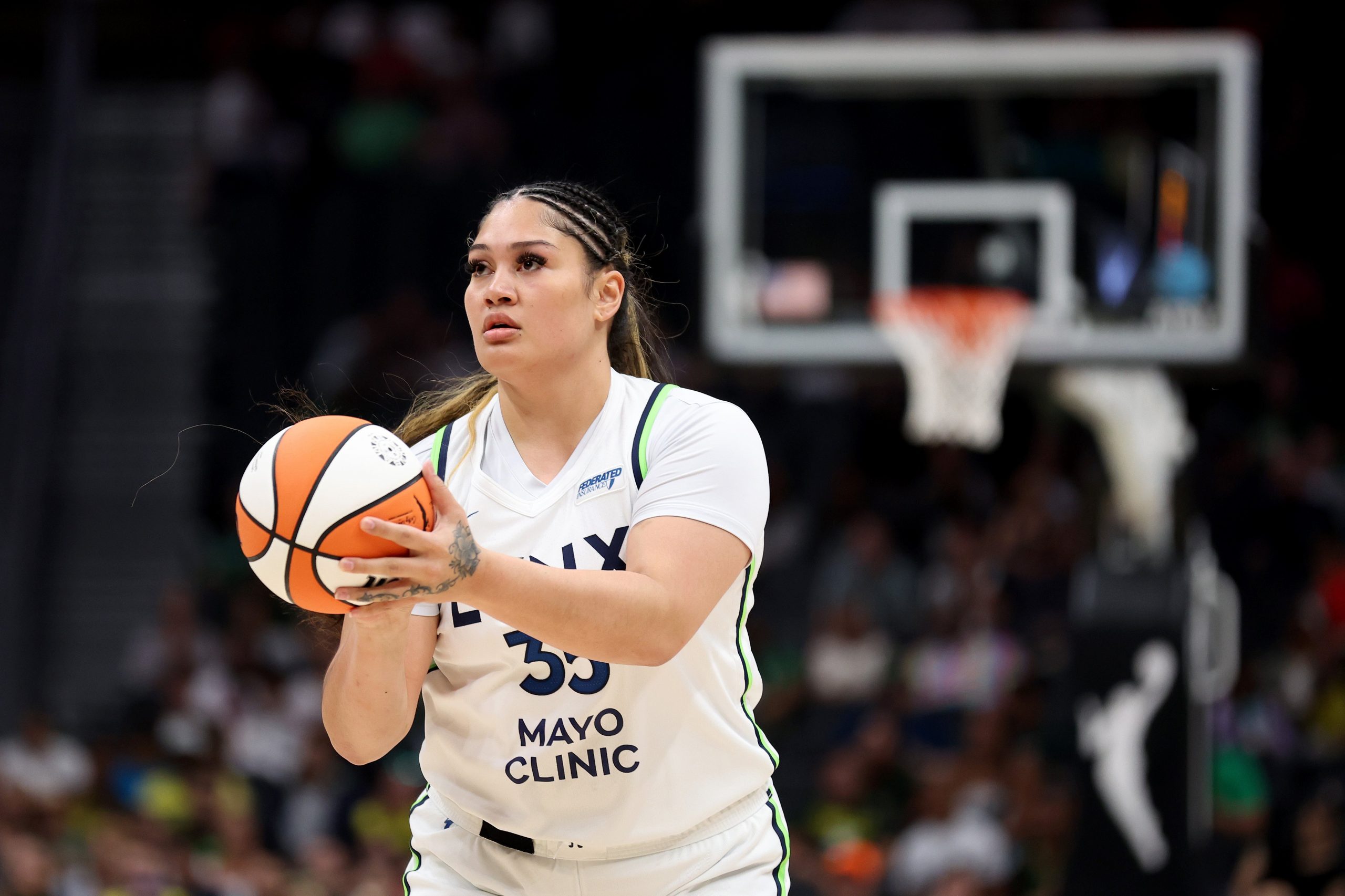 Alissa Pili of the Minnesota Lynx shoots