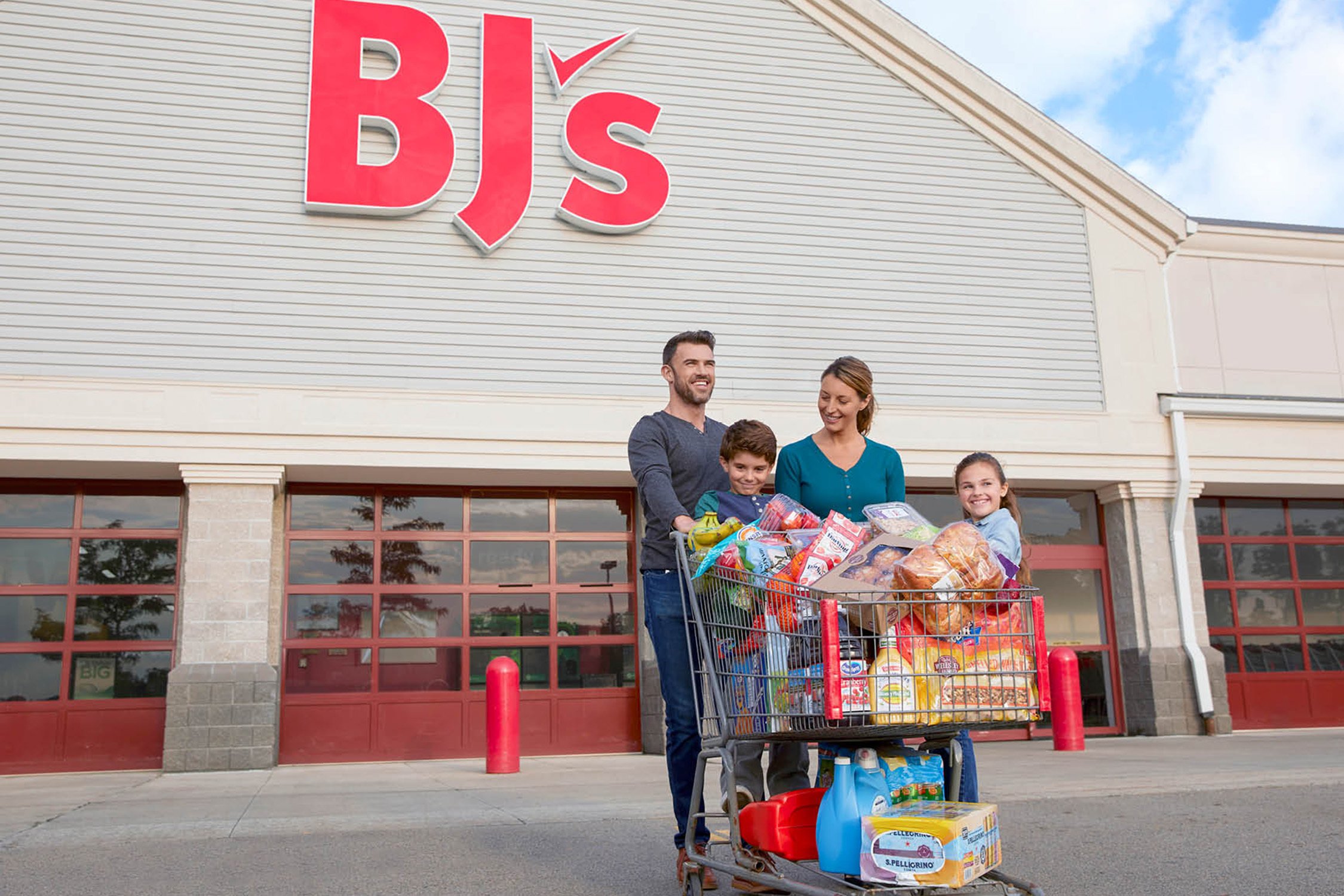 Family shopping at BJ's