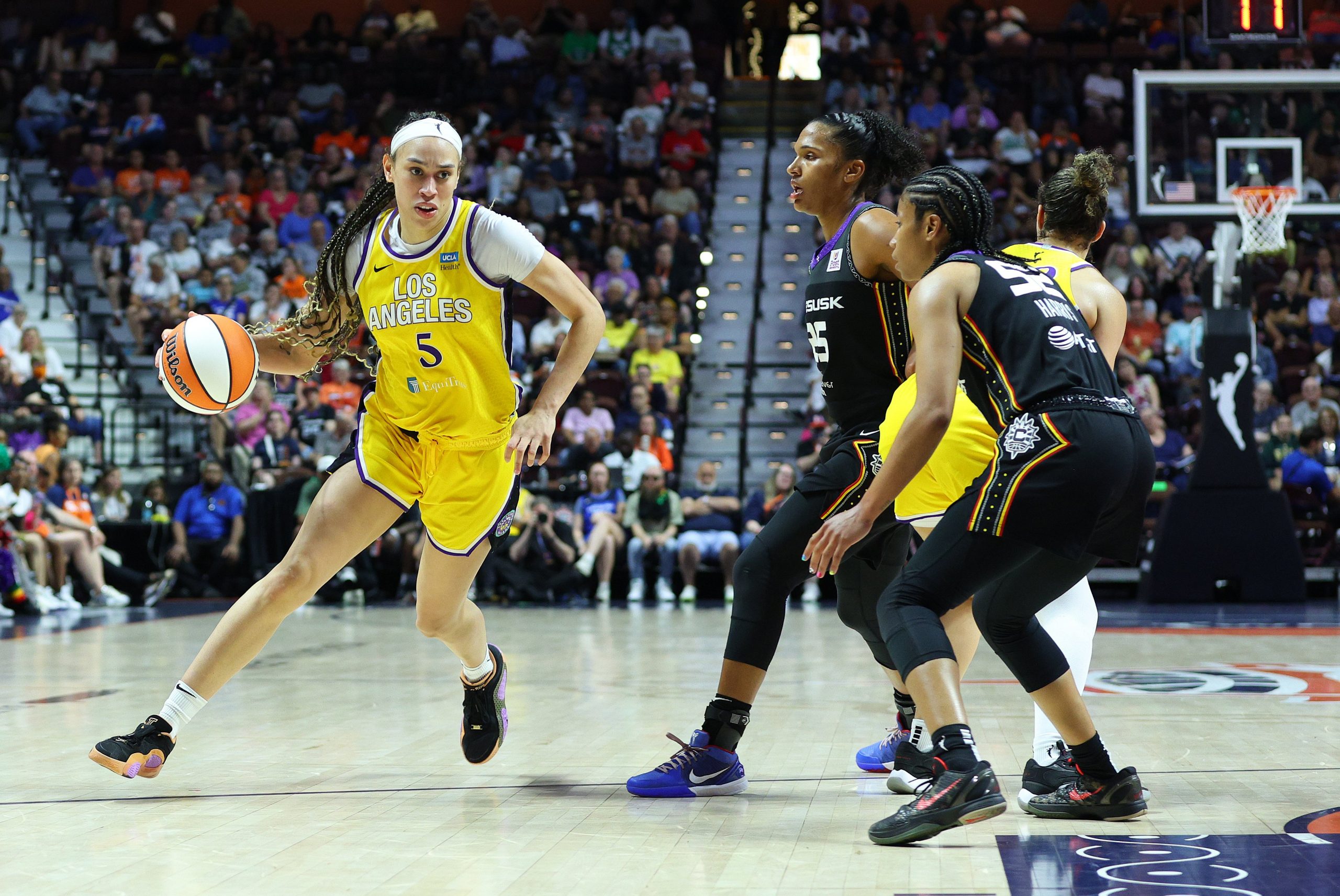  Los Angeles Sparks forward Dearica Hamby plays against Connecticut Sun