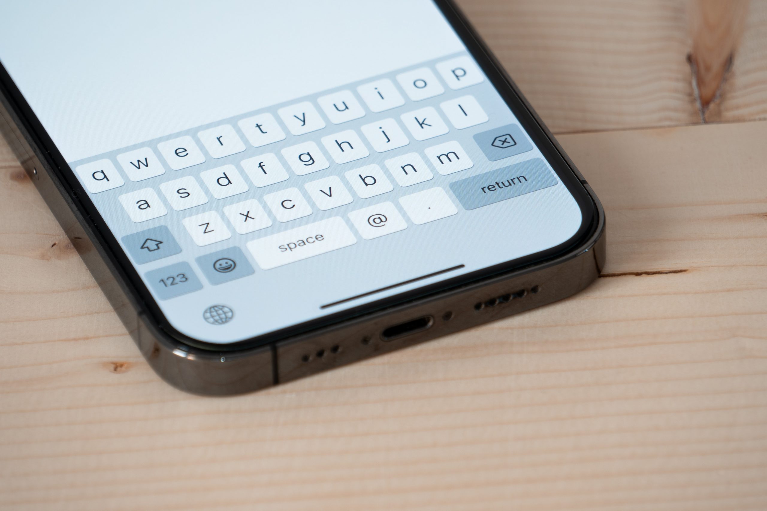 iPhone Messages keyboard