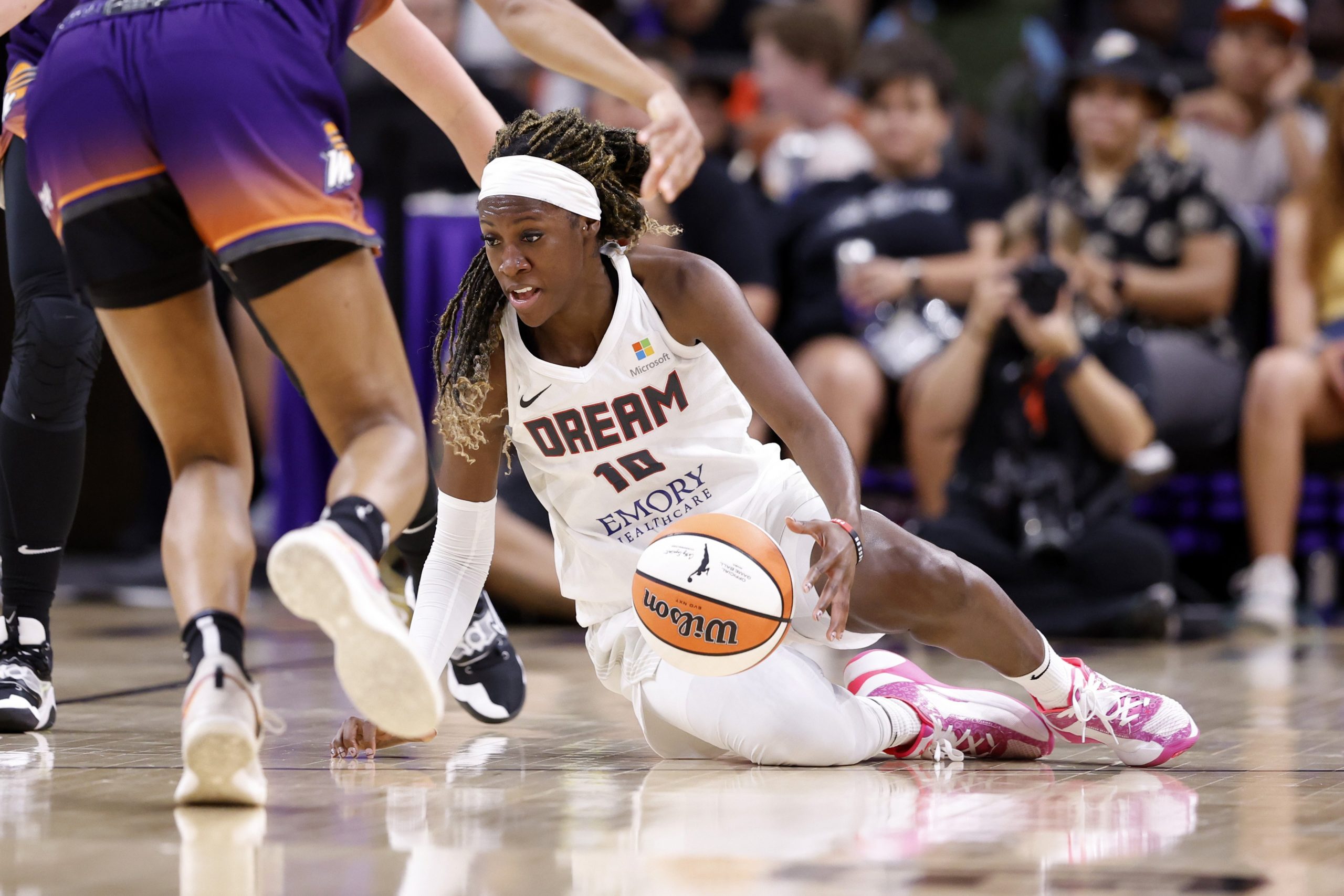  Guard Rhyne Howard #10 of the Atlanta Dream dives on a loose ball 