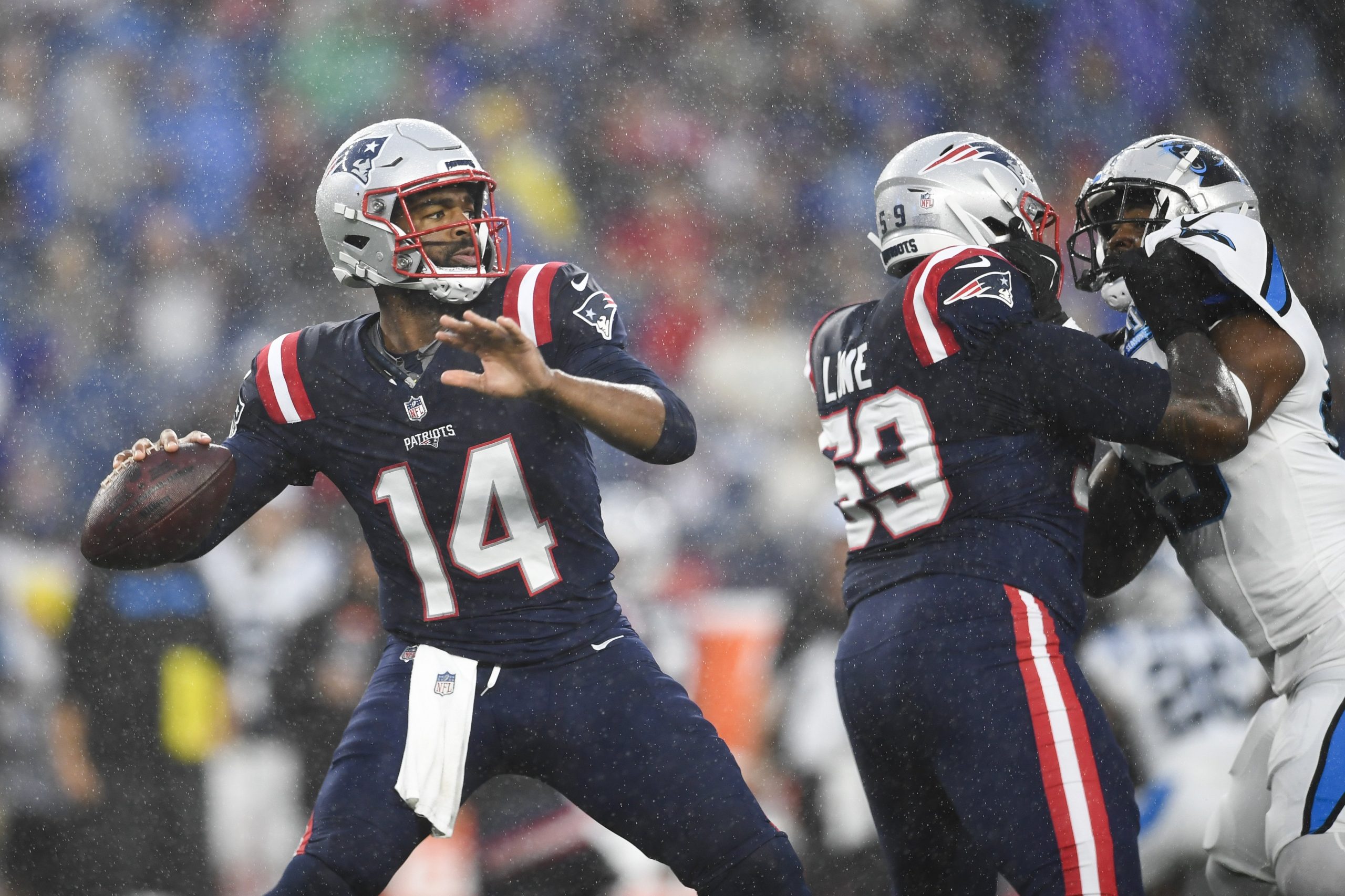 Jacoby Brissett of the New England Patriots about to make a pass