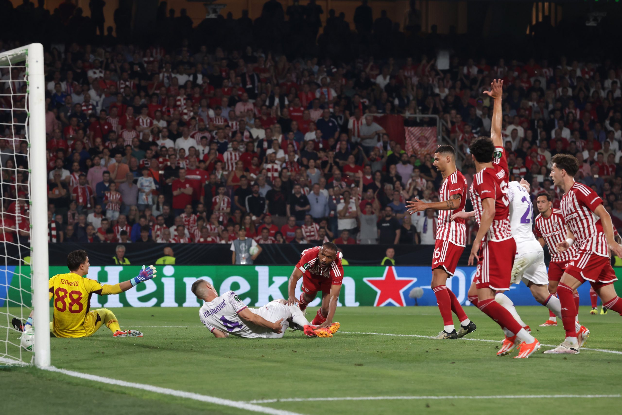 Nikola Milenkovic of ACF Fiorentina clashes with Ayoub El Kaabi of Olympiacos FC