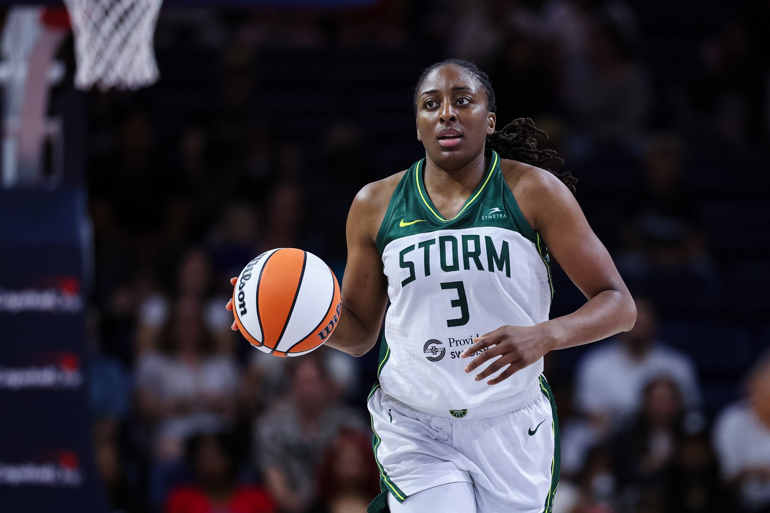  Nneka Ogwumike #3 of the Seattle Storm brings the ball up court