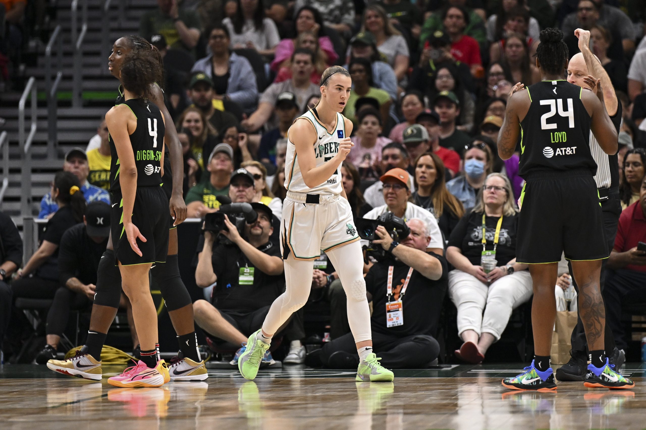  Sabrina Ionesc of the New York Liberty gestures during the third quarter