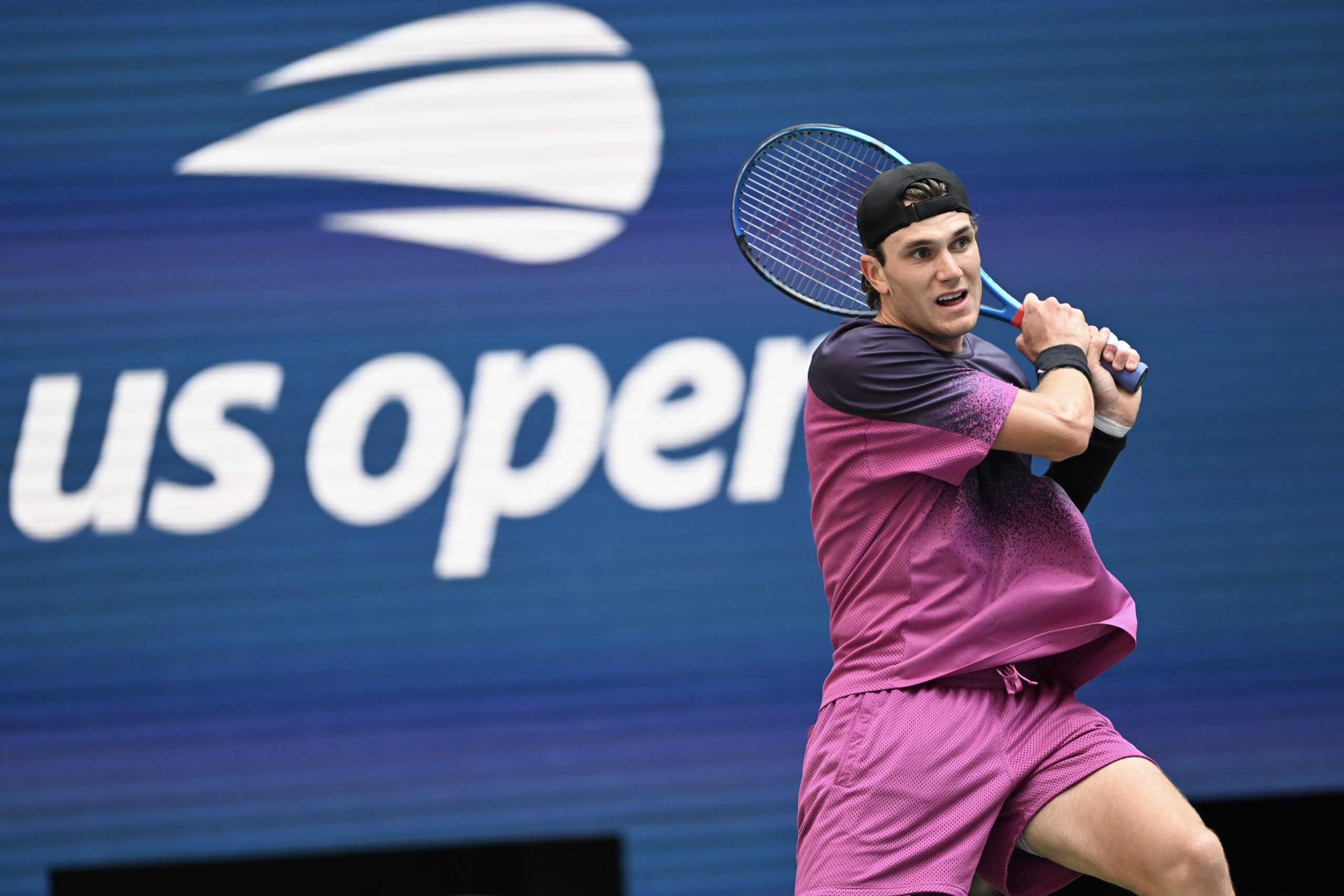 Jack Draper competes against Alex de Minaur