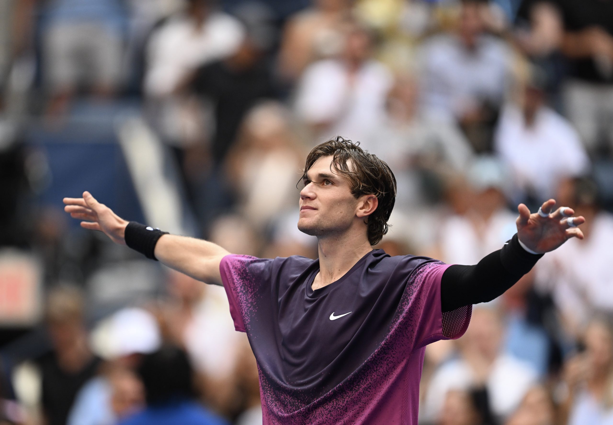 Jack Draper competes against Alex de Minaur