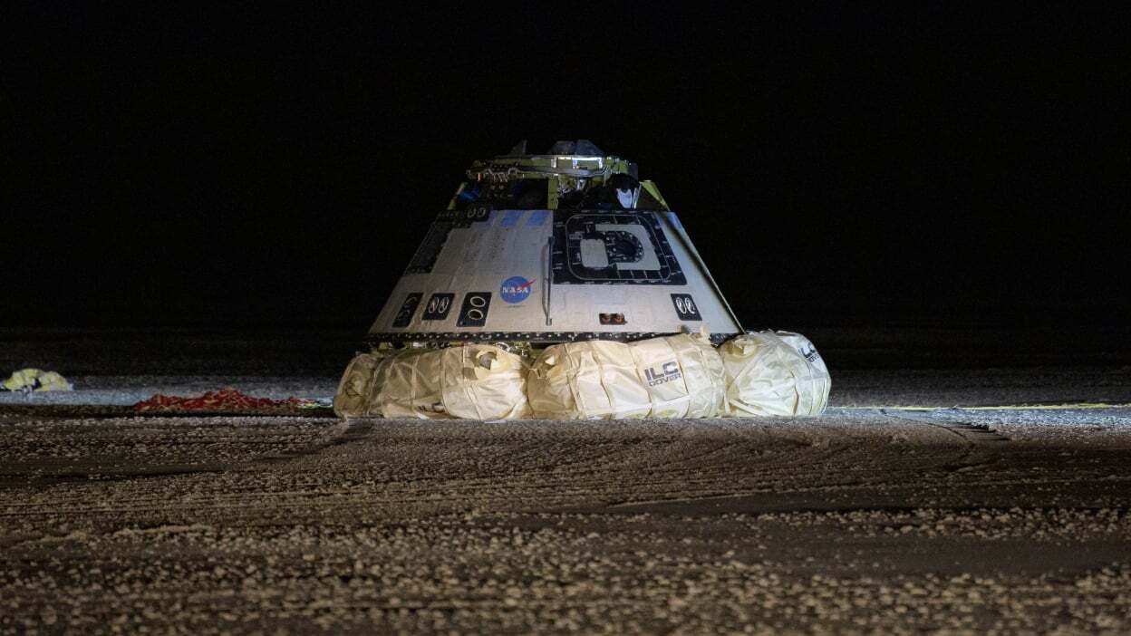 Starliner landing in the desert