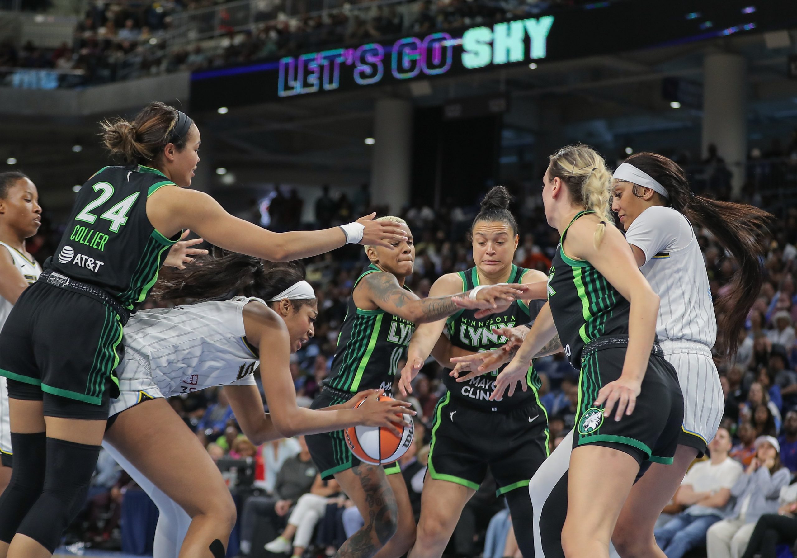 Chicago Sky and Minnesota Lynx team players