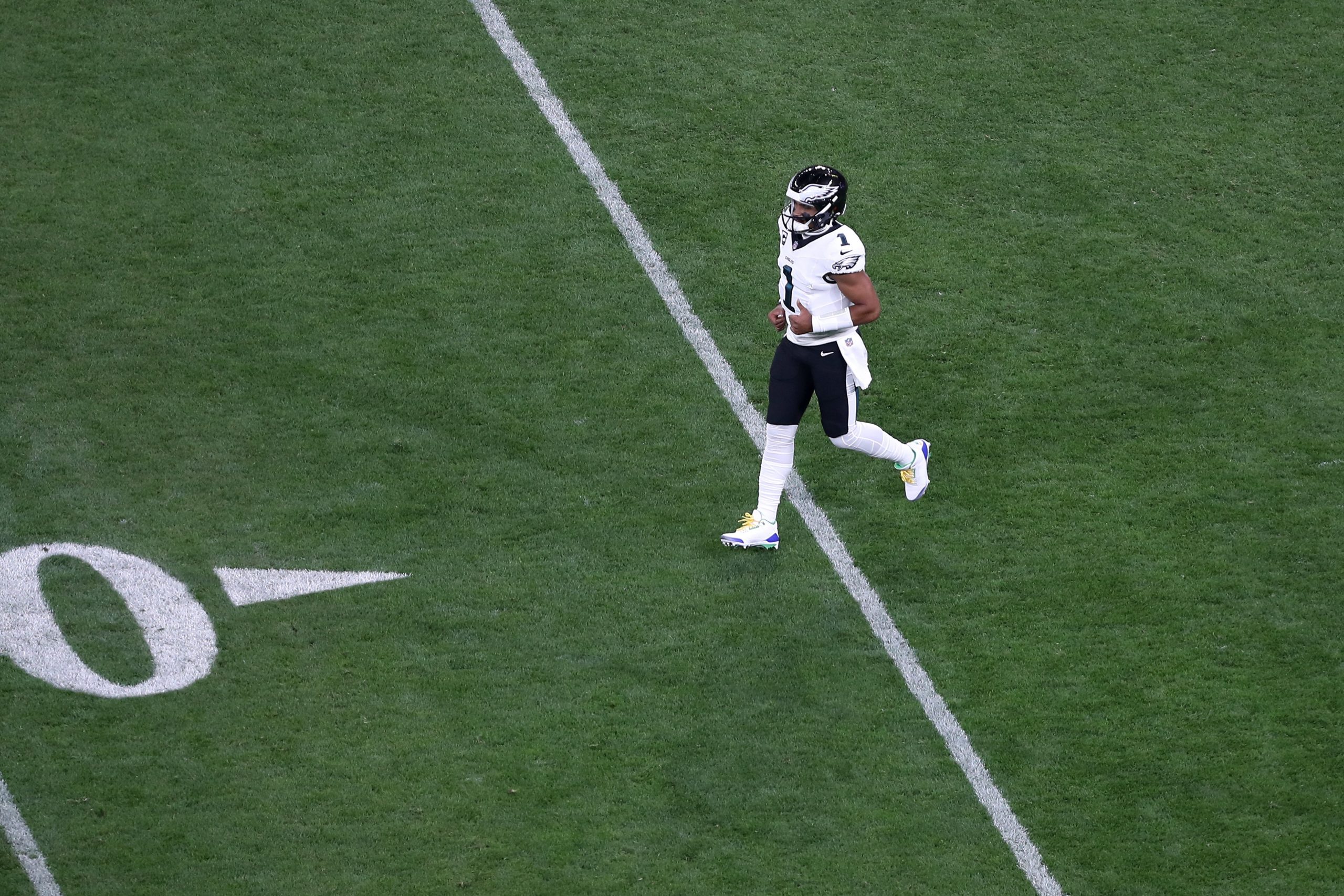 Jalen Hurts of the Philadelphia Eagles warms up