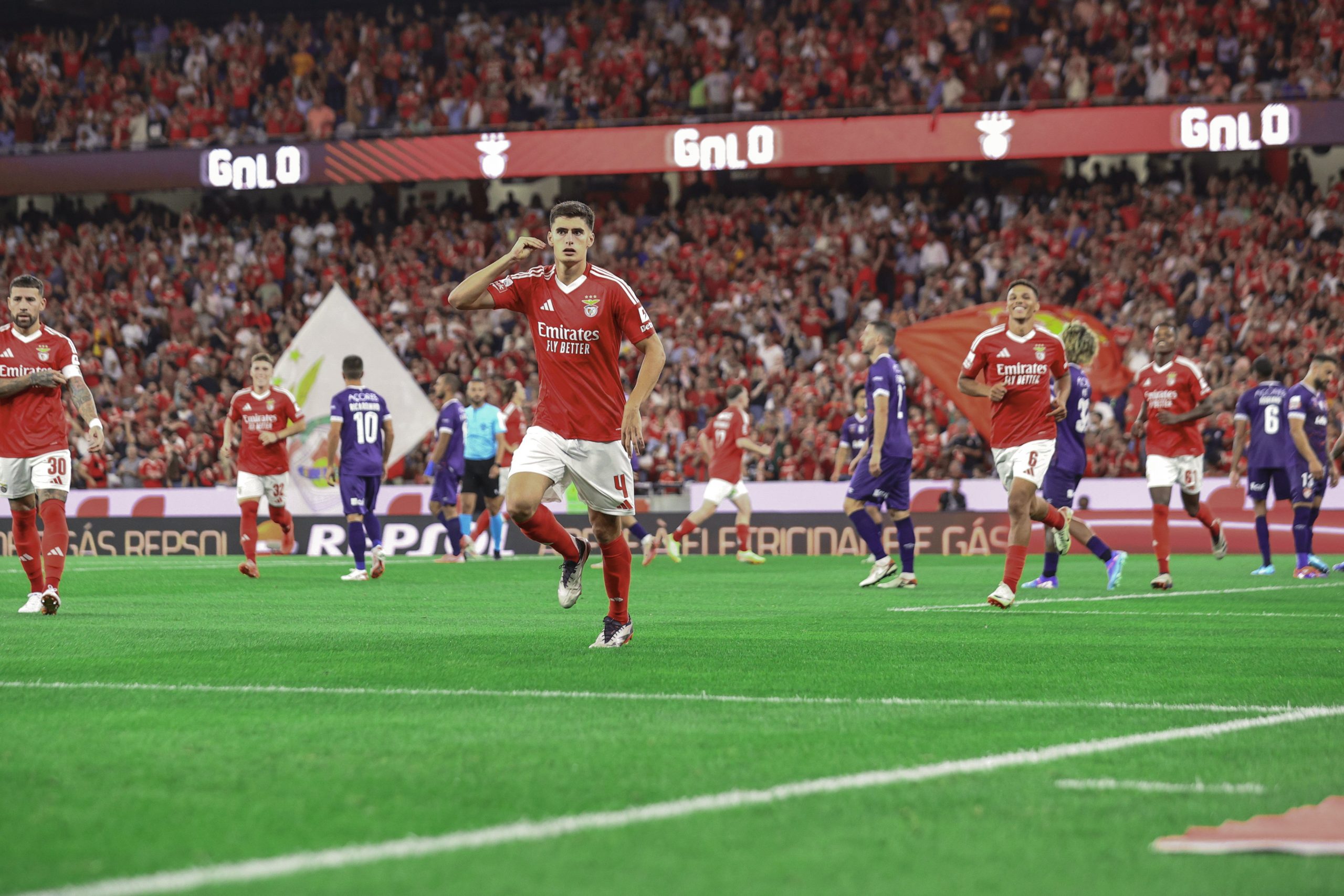 Antonio Silva of SL Benfica celebrates scoring