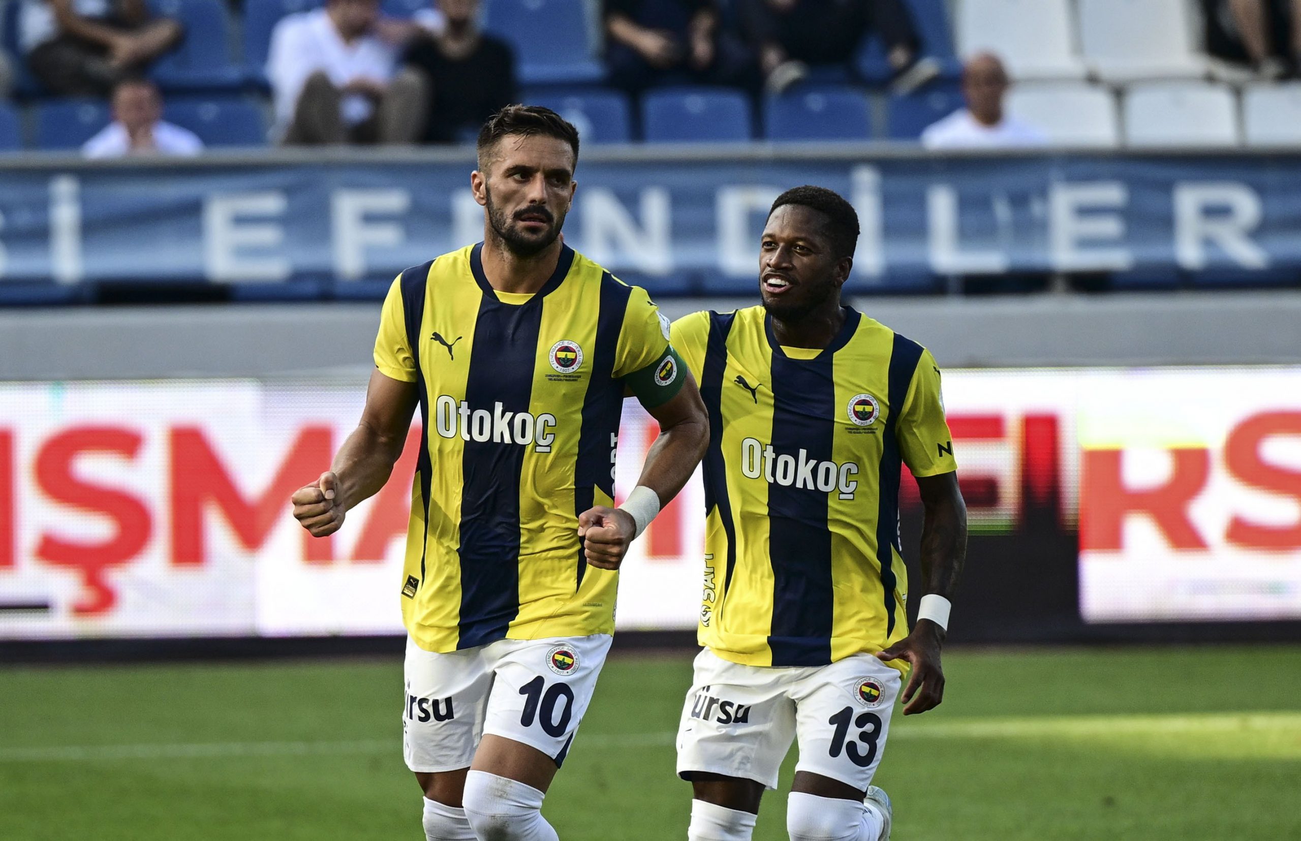 Dusan Tadic of Fenerbahce celebrates