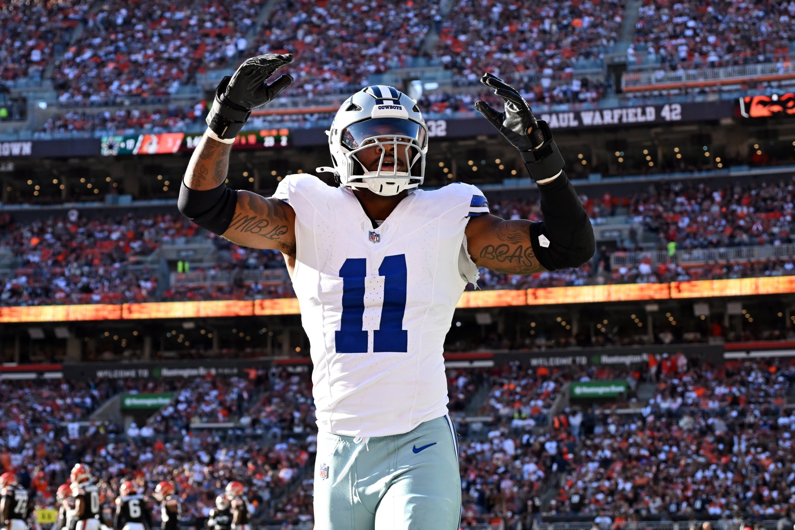 Micah Parsons of the Dallas Cowboys celebrates 