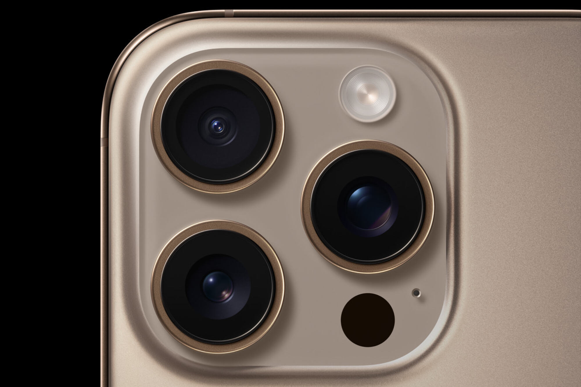 Apple iPhone 16 Pro Camera lens