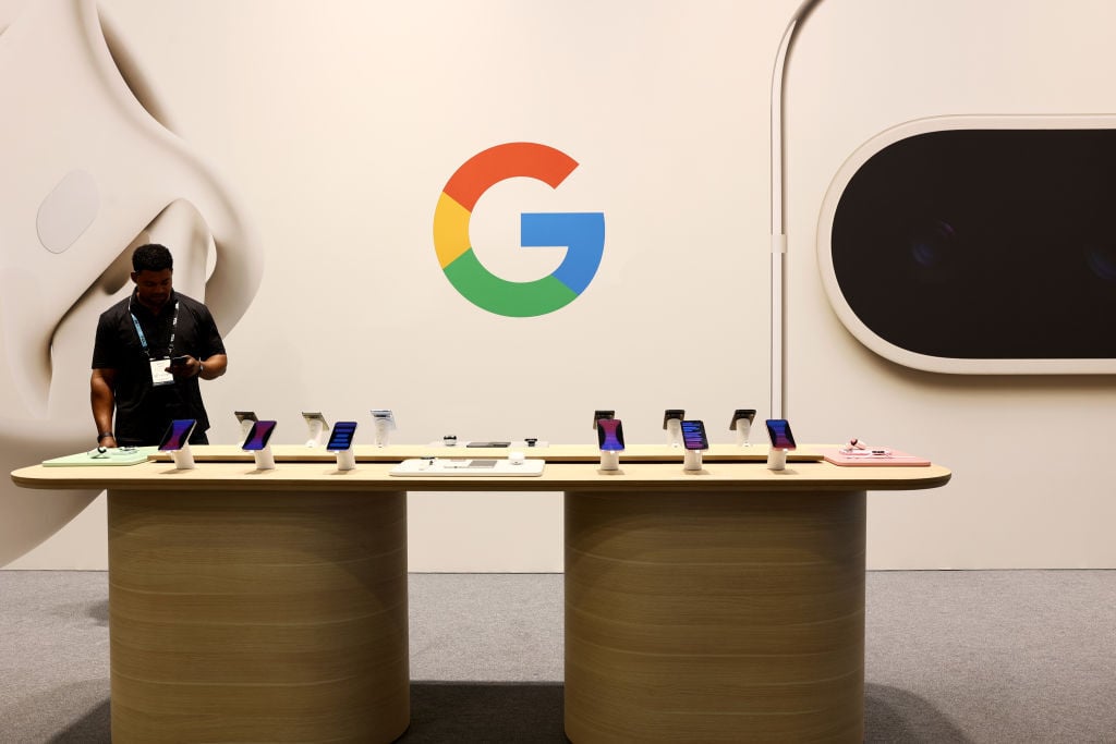 Google Pixel store display