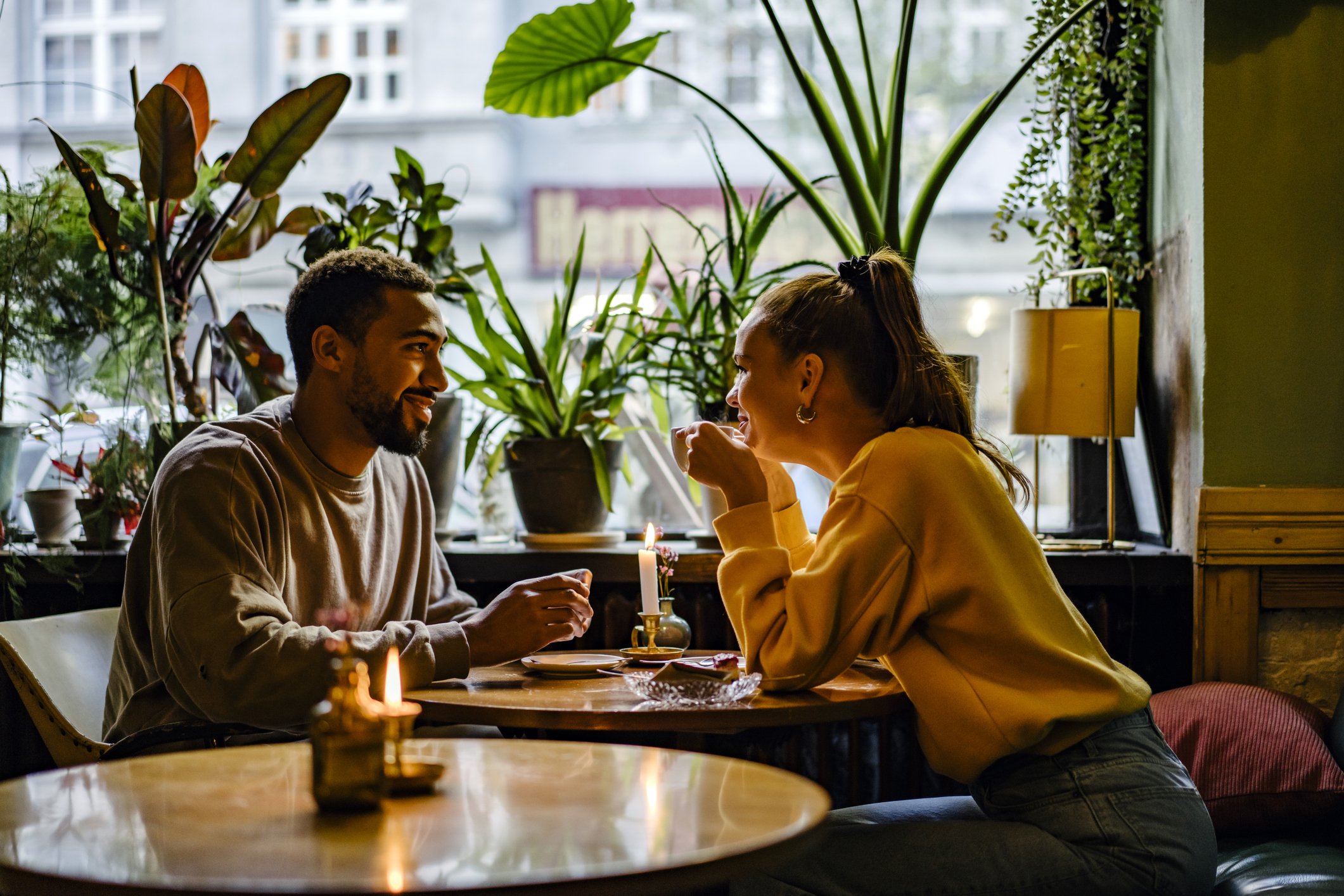 Couple on a date at a cafe