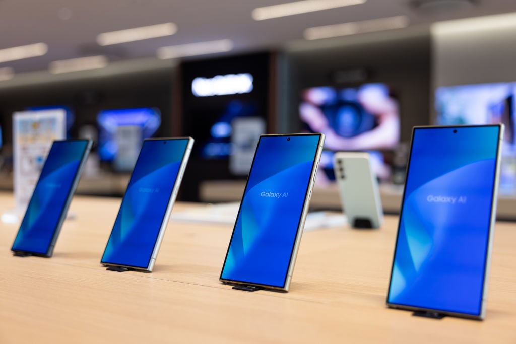 Samsung Galaxy S24 phones on display at a store 