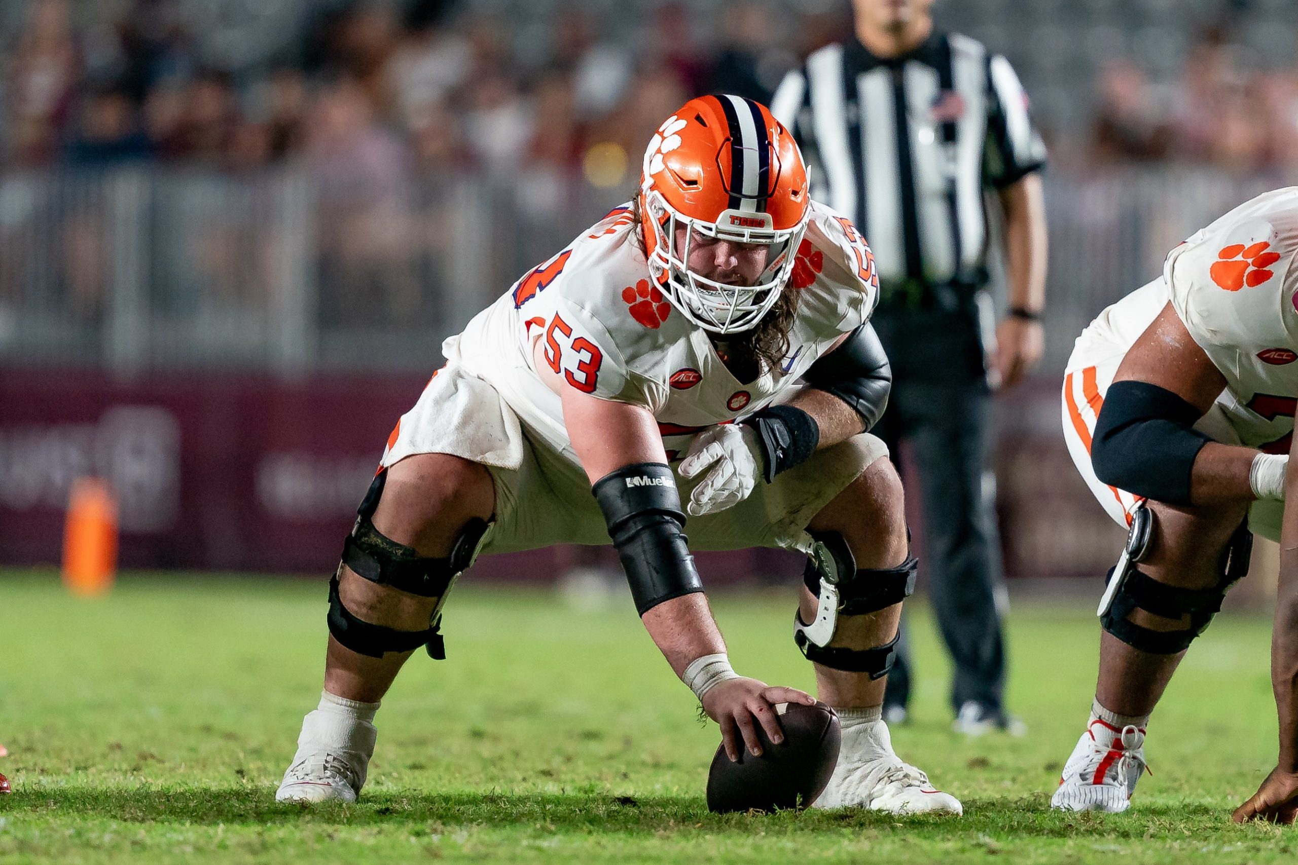 Clemson Tigers center Ryan Linthicum