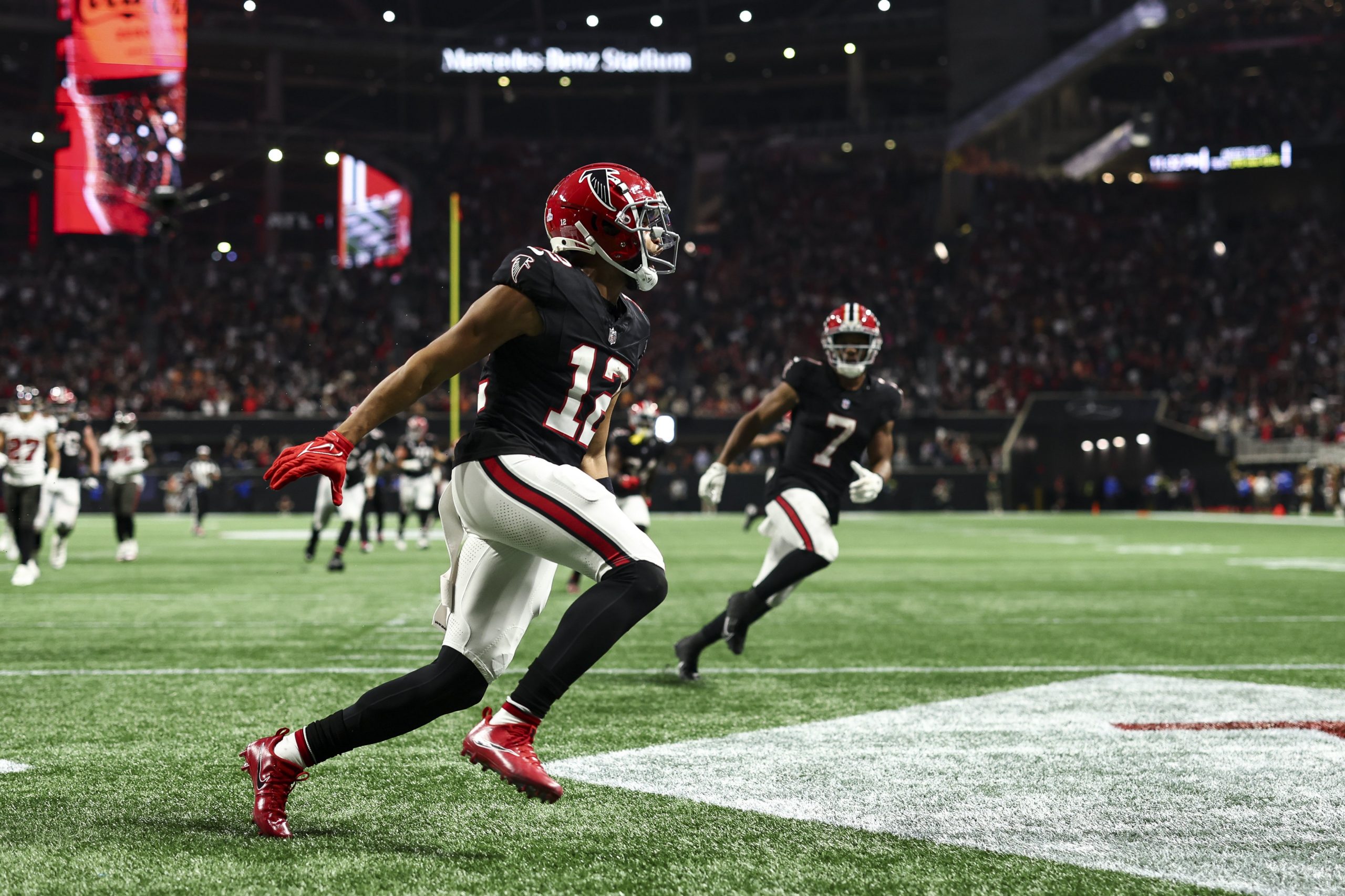 KhaDarel Hodge of the Atlanta Falcons celebrates