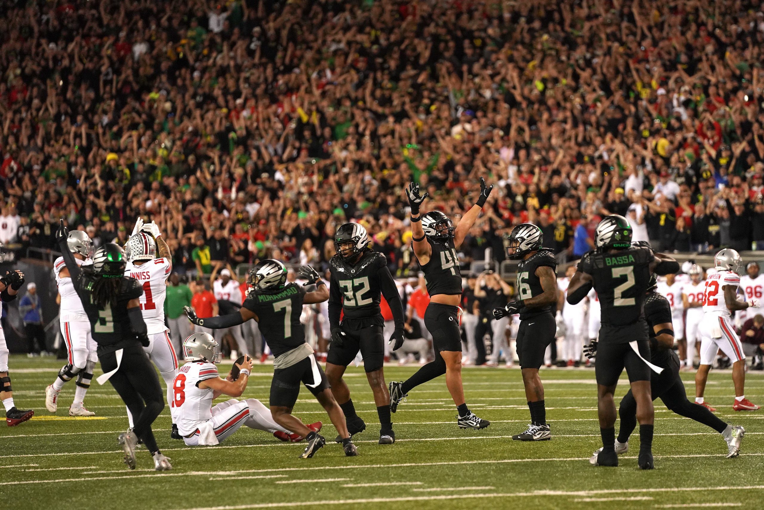 Oregon Ducks team on the field