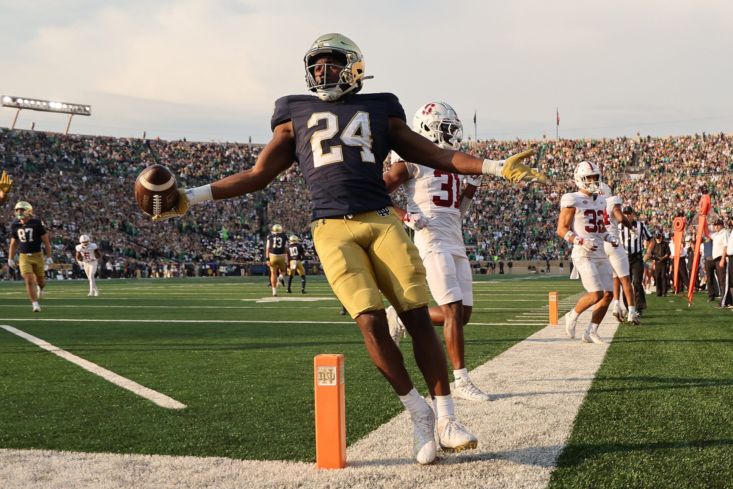  Jadarian Price #24 of the Notre Dame Fighting Irish celebrates a touchdown