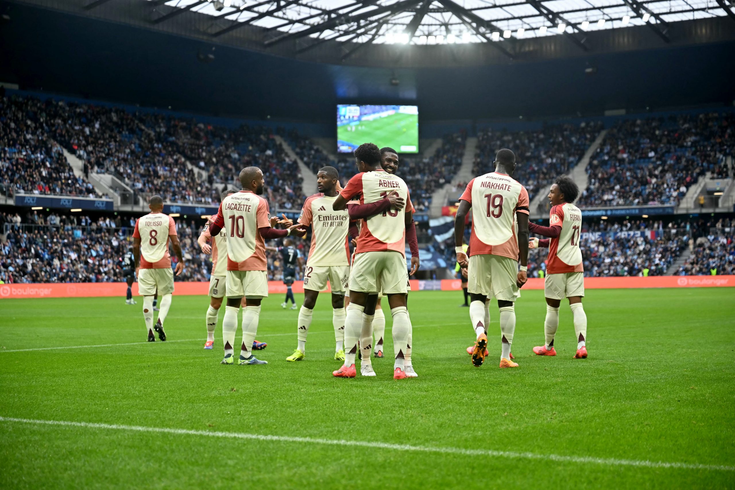 Vinicius Abner celebrates scoring his team's first goal