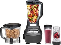 Ninja blender with accessories