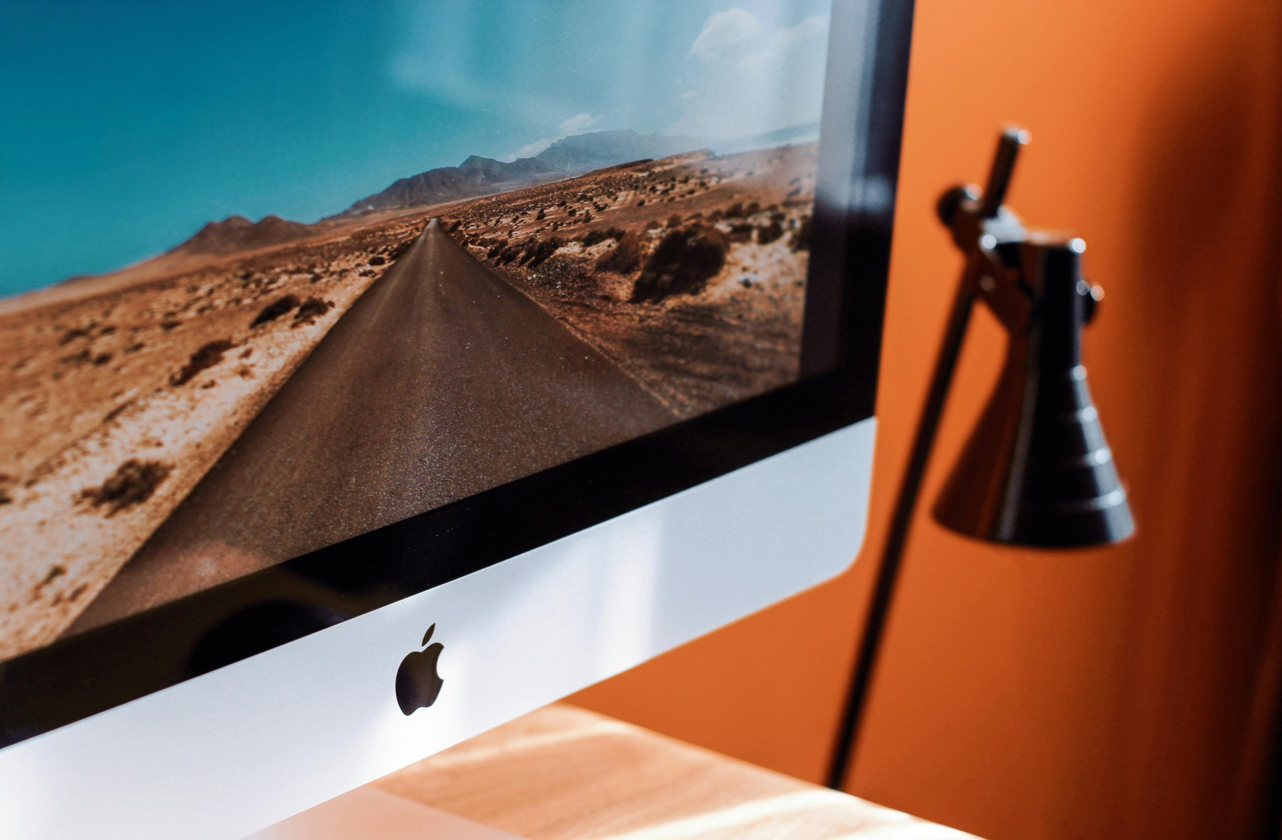 imac computer on a desk